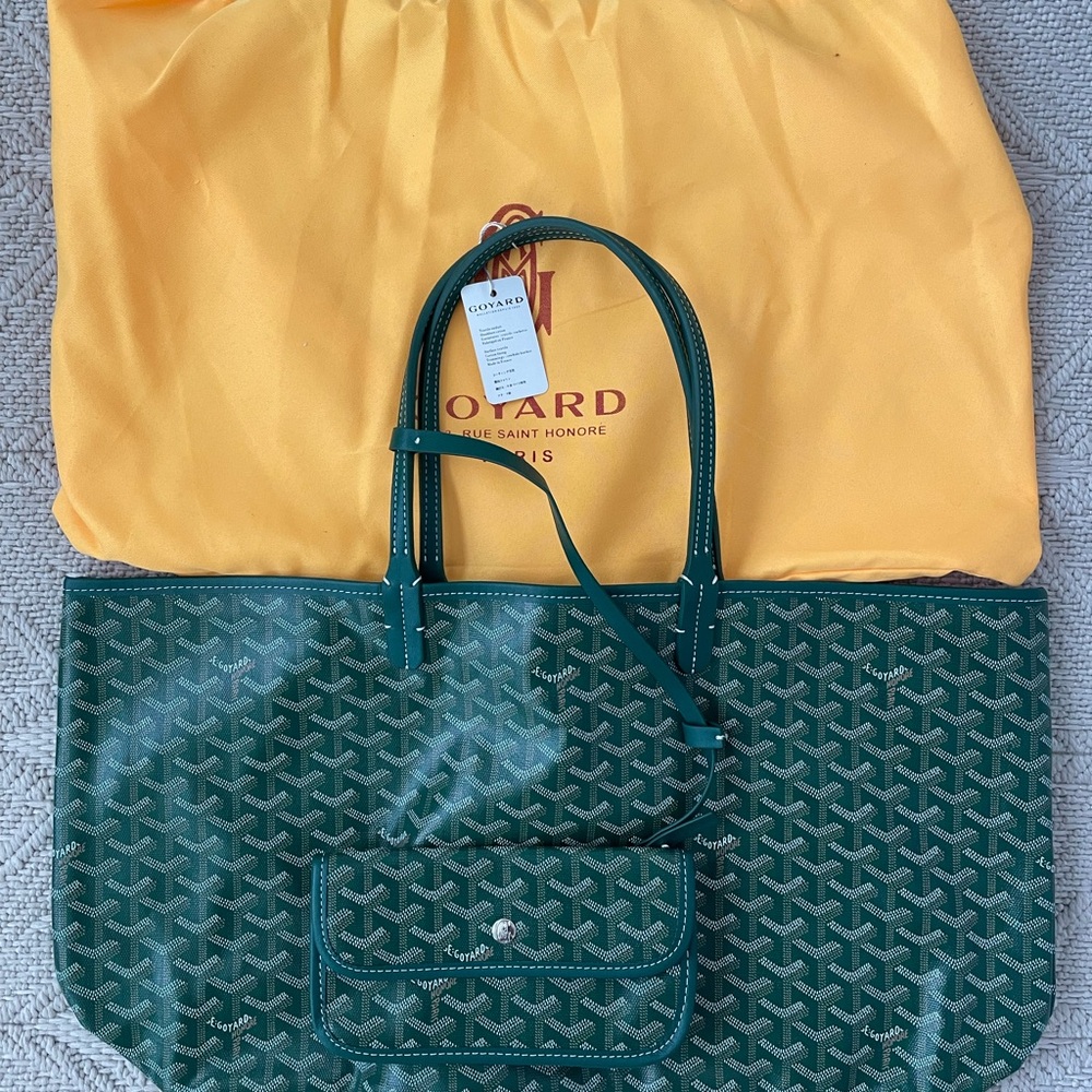 Designer style medium tote, NWT